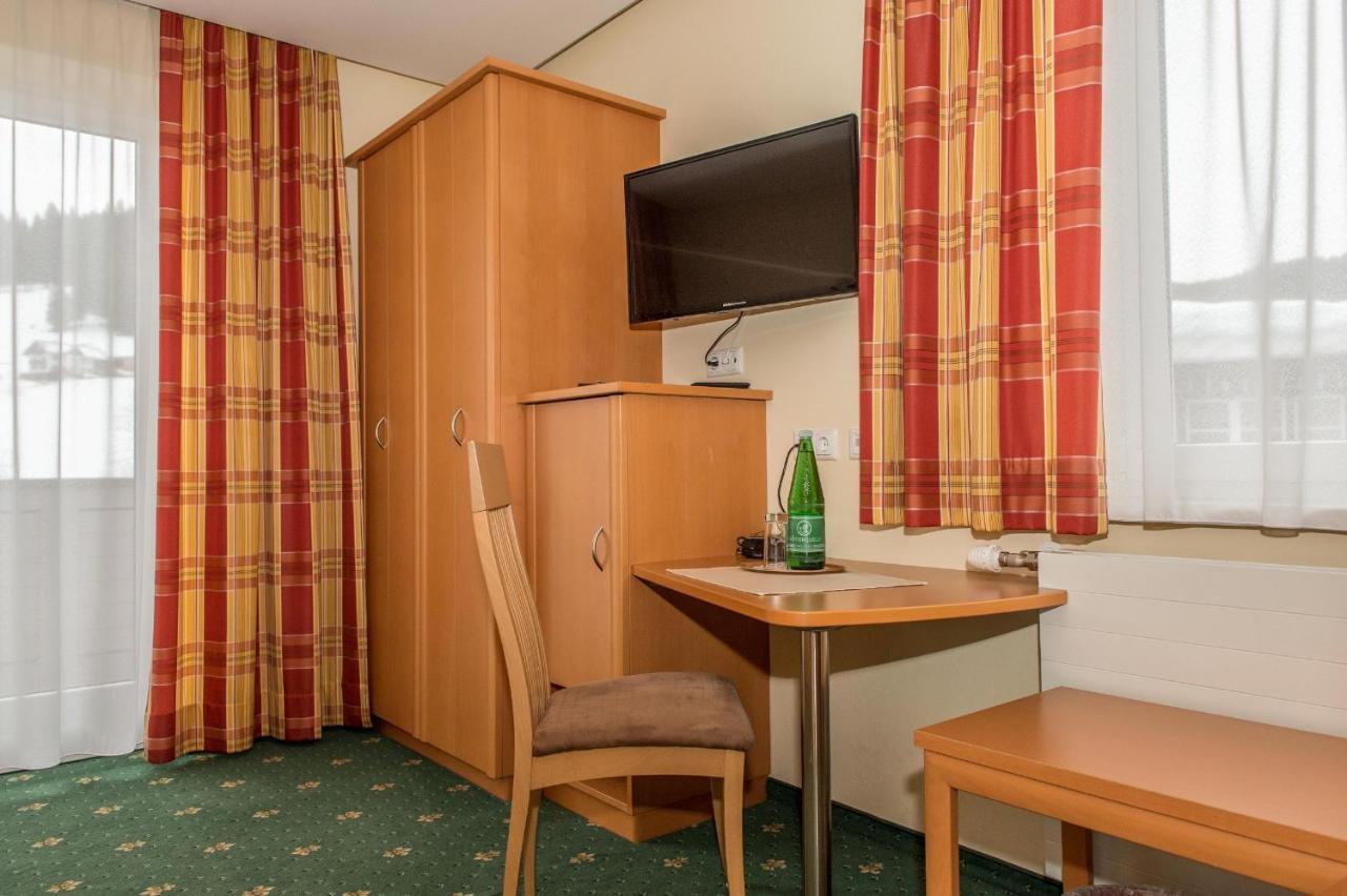 Pension Elisabeth Russbach am Pass Gschütt Room photo