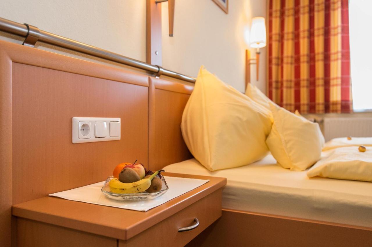 Pension Elisabeth Russbach am Pass Gschütt Room photo