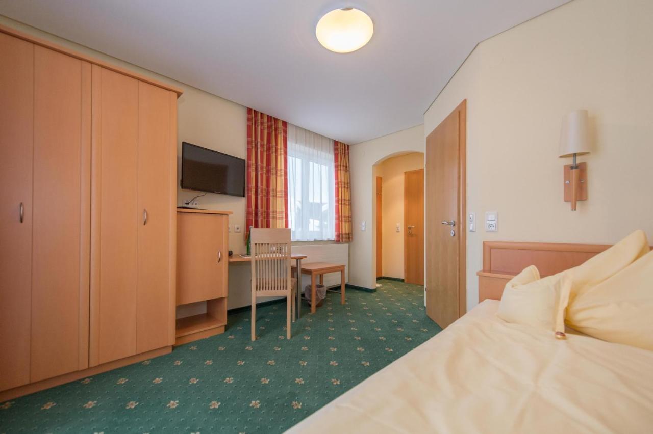 Pension Elisabeth Russbach am Pass Gschütt Room photo